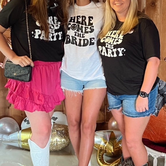 “Here comes the bride” t shirt - Picture 2 of 2